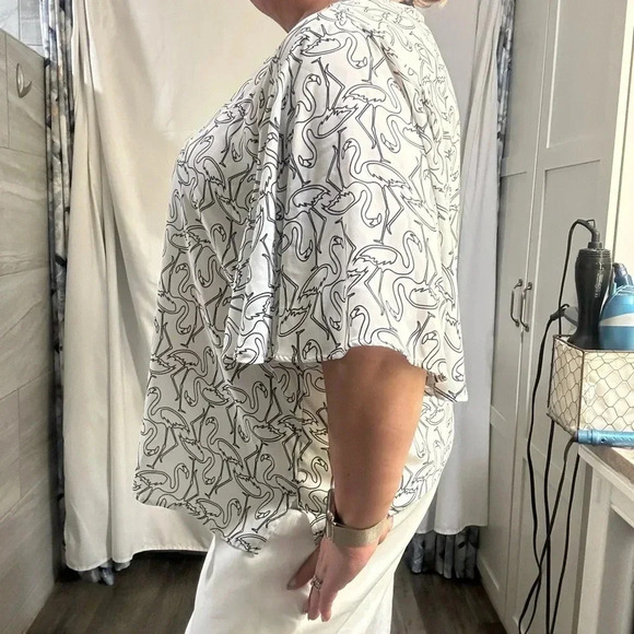 Eloquii dress shirt with flamingos in black trim. Size 18 with oversize sleeve - Picture 6 of 6